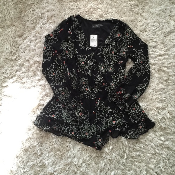 NWT ASTR romper size medium - Picture 2 of 4